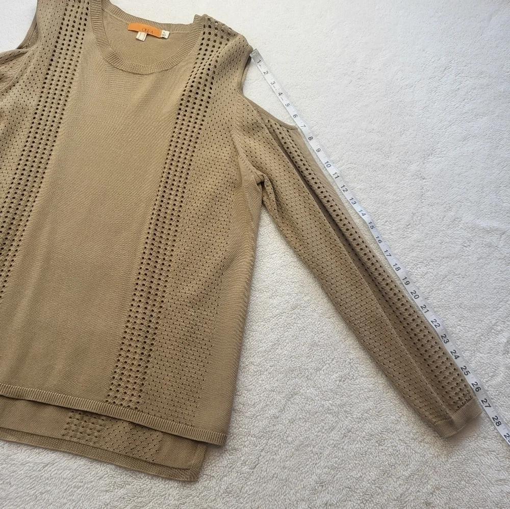 One A Cold Shoulder Long Sleeve Laser Cut Tan Top Women's Size XL - Picture 7 of 10